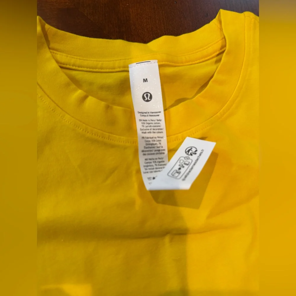 Lululemon Organic Cotton Baby Tee Maize Yellow Medium NWT - Picture 9 of 9